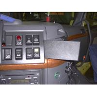 Resim Brodit Spezial-ProClip für Volvo FH / FM / NH, ab Baujahr 2003 bis 2007 (Rechts neben dem Lenkrad - ca. Mitte des Armaturenbrett)